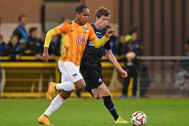 C罗禁区内低射被对方门将化解